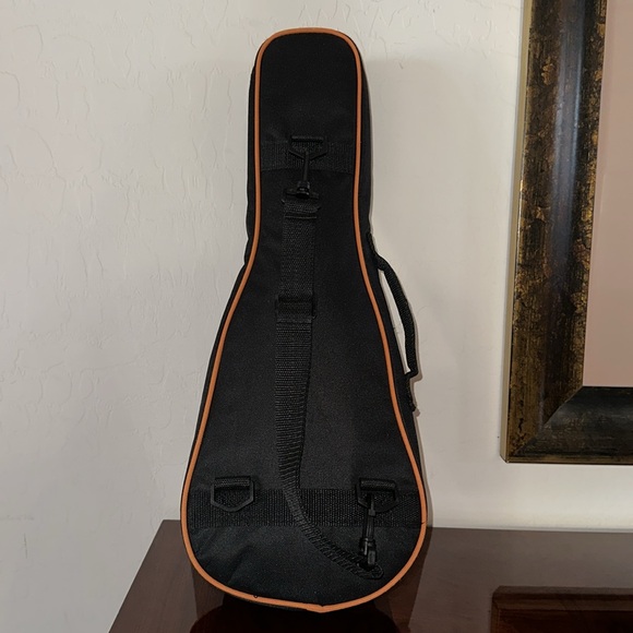 Donner *NEW* Ukulele Carrying Case with Adjustable Strap, Black - Picture 6 of 10